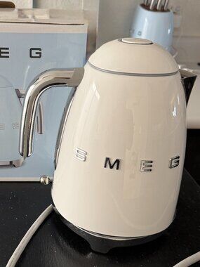 Smeg electric kettle - white